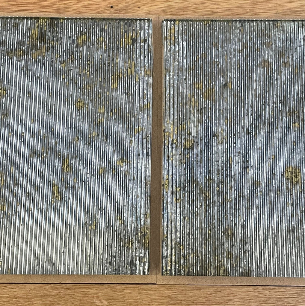 Gold Swathe on Ribbed Glass Sample