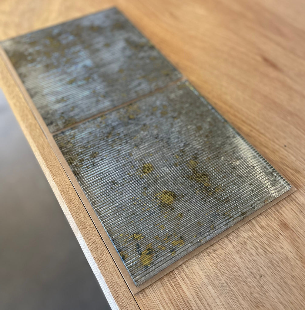 Gold Swathe on Ribbed Glass Sample