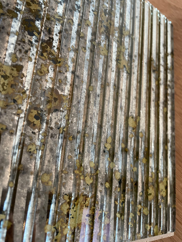 Gold Swathe on Fluted Glass Sample